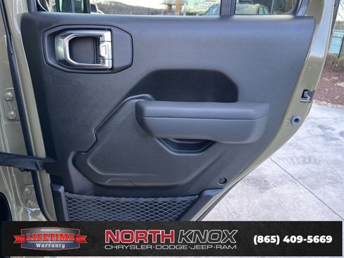 Used 2025 Jeep Gladiator Mojave w/ Convenience Group image 24