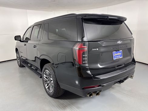 Used 2025 Chevrolet Suburban Z71 image 7