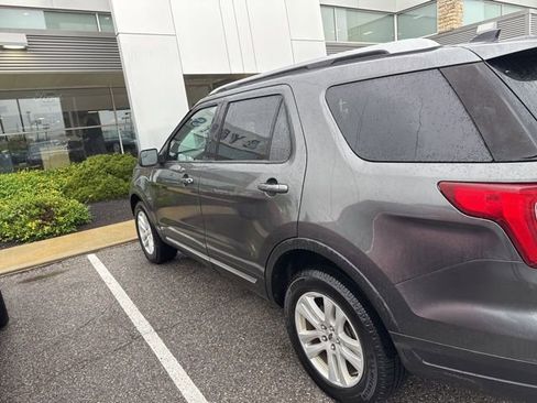 Used 2019 Ford Explorer XLT w/ Class III Trailer Tow Package AWD/4WD image 5