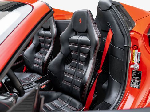 Used 2022 Ferrari F8 Tributo RWD image 4