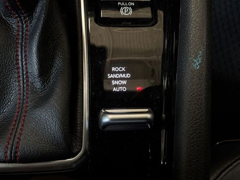 Used 2025 Jeep Compass Trailhawk AWD/4WD image 23