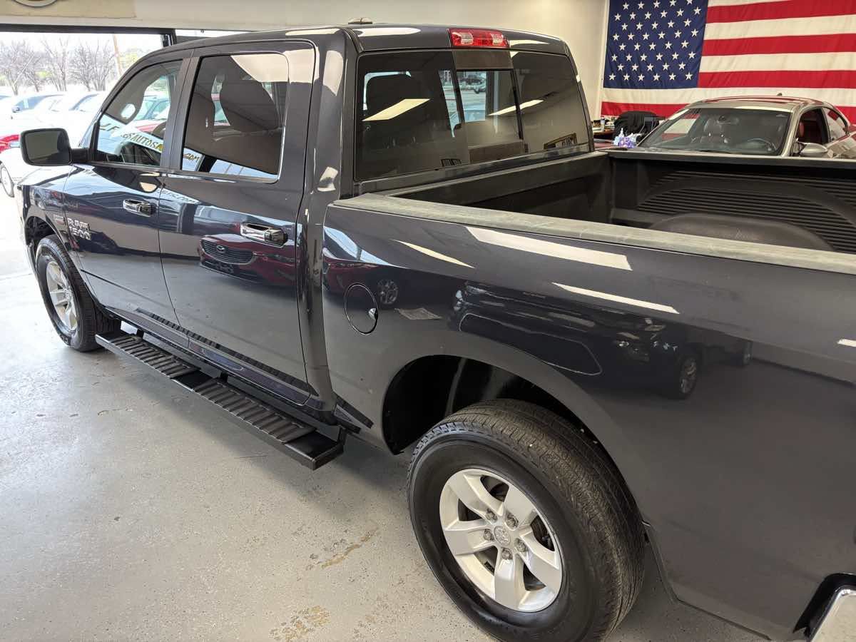 Used 2018 RAM 1500 Classic SLT AWD/4WD image 11