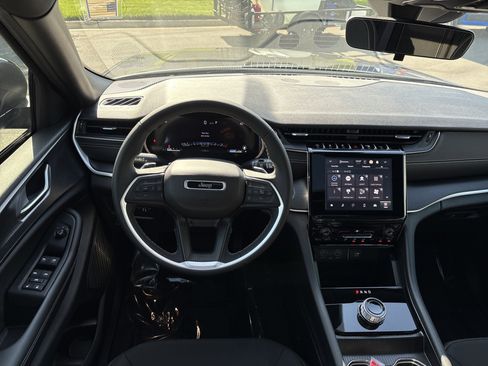 Certified 2025 Jeep Grand Cherokee Laredo X image 22