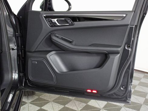 Used 2025 Porsche Macan Turbo image 37