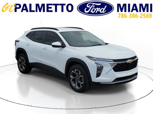 Used 2024 Chevrolet Trax LT w/ Driver Confidence Package FWD image 1