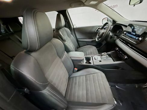 Used 2024 Mitsubishi Outlander SE Black Edition image 28