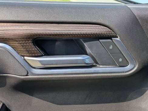 Used 2025 Chevrolet Silverado 1500 LT image 12