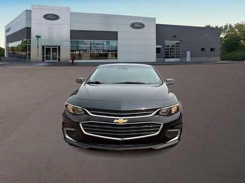 Used 2018 Chevrolet Malibu LT w/ Leather Package FWD image 3