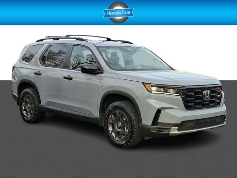 Certified 2025 Honda Pilot TrailSport image 1
