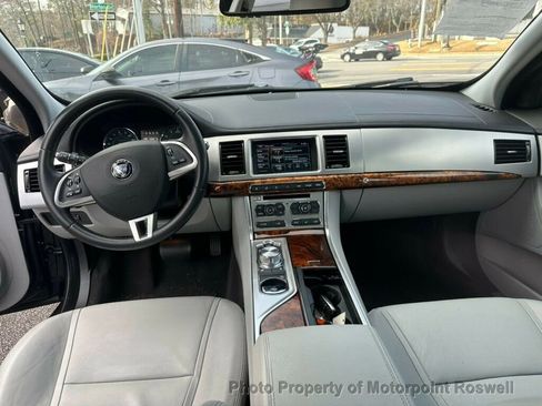 Used 2015 Jaguar XF Premium image 31
