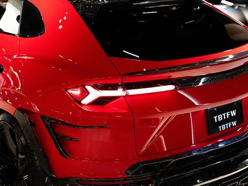 Used 2023 Lamborghini Urus Performante AWD/4WD image 12