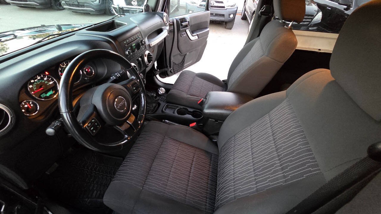 Used 2012 Jeep Wrangler Sahara w/ Dual Top Group AWD/4WD image 28