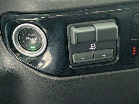 Used 2025 GMC Sierra 1500 SLT image 24