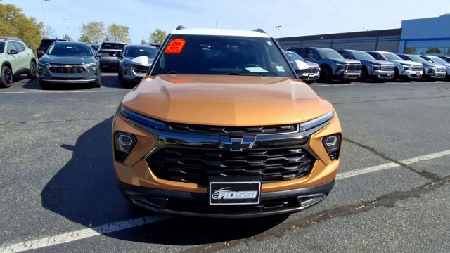 Used 2024 Chevrolet TrailBlazer ACTIV w/ Driver Confidence Package AWD/4WD image 3