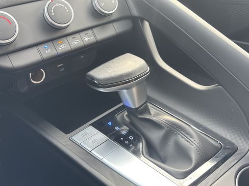 Certified 2026 Hyundai Elantra SE FWD image 18