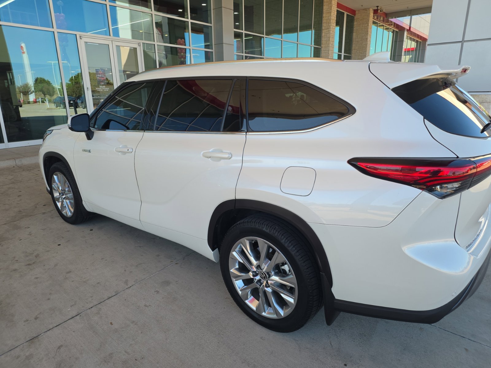 Used 2021 Toyota Highlander Limited FWD image 17