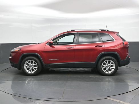 Used 2017 Jeep Cherokee Latitude w/ Cold Weather Group AWD/4WD image 8