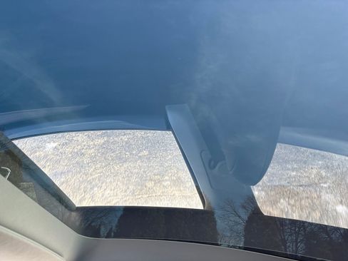 Used 2024 Tesla Model Y Long Range image 21