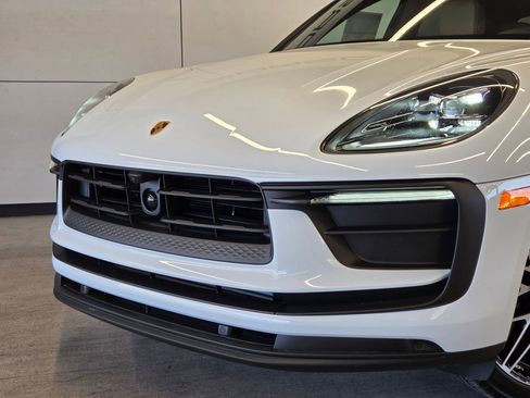 New 2026 Porsche Macan AWD/4WD image 23