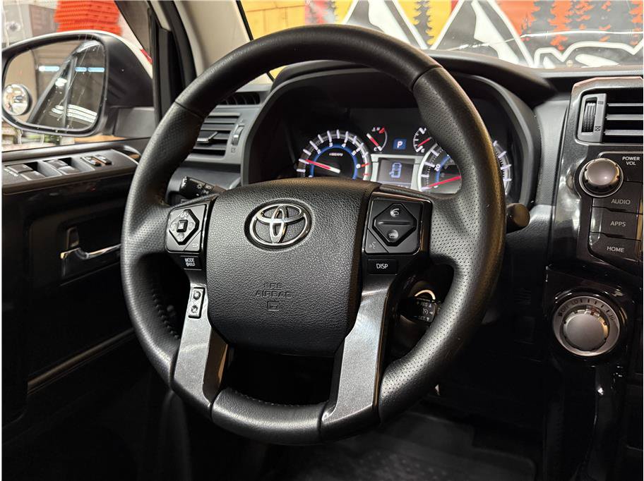 Used 2018 Toyota 4Runner TRD Off-Road AWD/4WD image 17