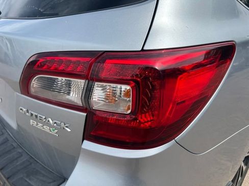 Used 2017 Subaru Outback 2.5i Limited AWD/4WD image 12