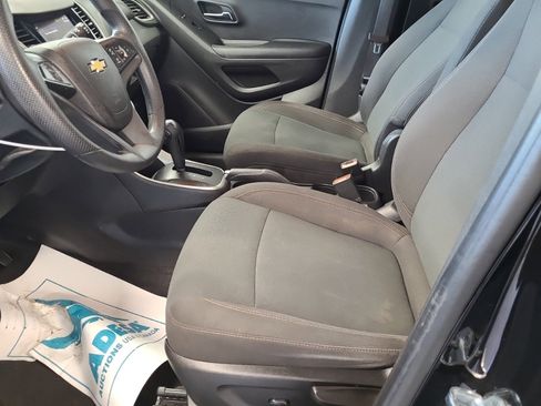 Used 2021 Chevrolet Trax LS w/ Tint and Cruise Package FWD image 10