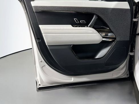 Used 2024 Land Rover Range Rover Sport SE image 18
