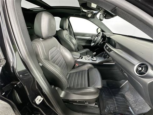 Used 2023 Alfa Romeo Stelvio Veloce image 30