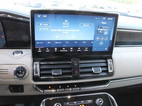 Used 2022 Lincoln Navigator L Reserve AWD/4WD image 36