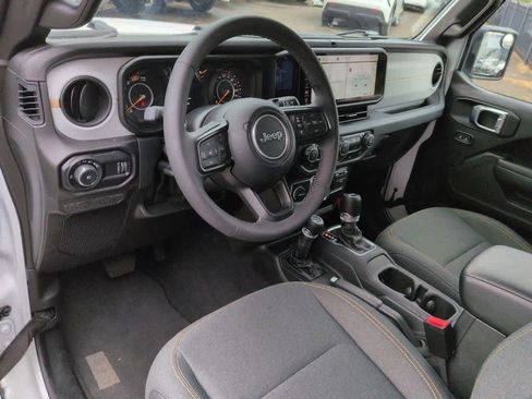 Used 2025 Jeep Wrangler Unlimited Sport AWD/4WD image 10