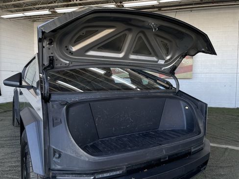 Used 2024 Tesla Cybertruck AWD Crew Cab image 11