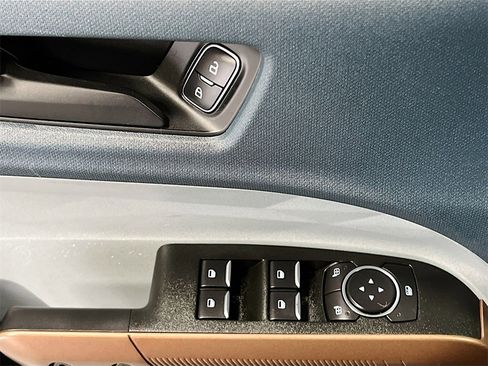 Used 2022 Ford Maverick Lariat w/ Lariat Luxury Package image 17