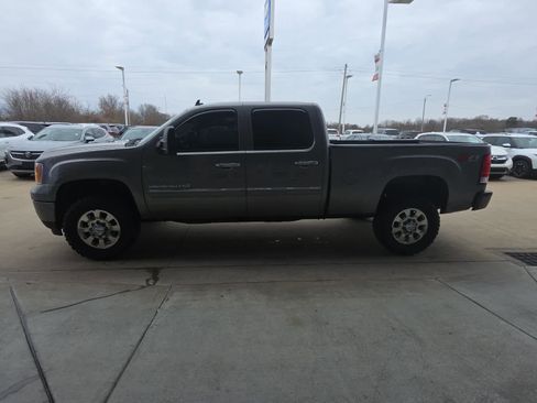 Used 2014 GMC Sierra 2500 Denali w/ Suspension Package, Off-Road image 7