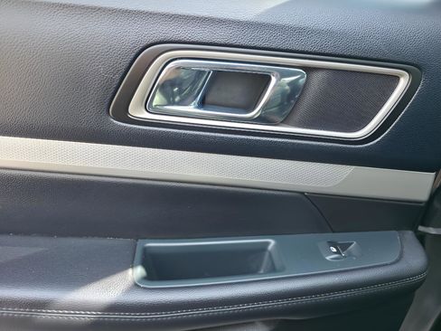 Used 2016 Ford Explorer XLT w/ Equipment Group 202A image 22