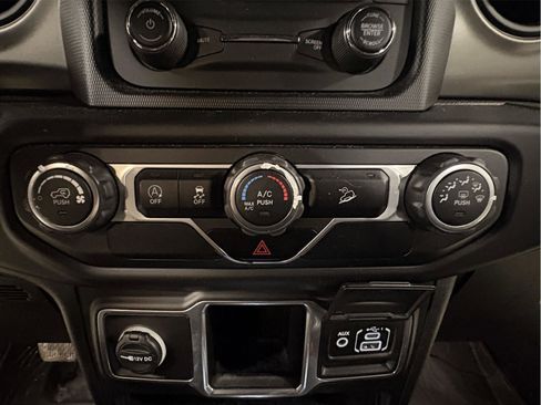 Used 2018 Jeep Wrangler Unlimited Sport image 24