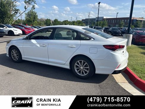 Used 2019 Hyundai Sonata SE FWD image 2