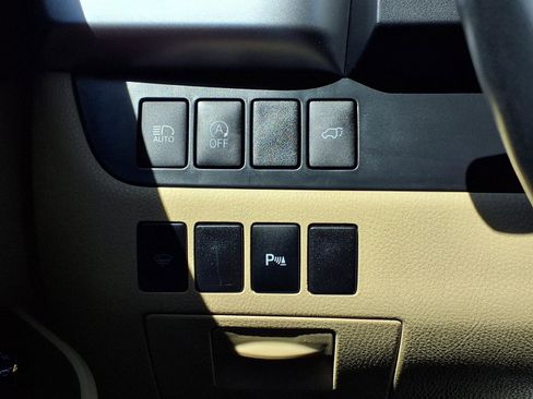 Used 2019 Toyota Highlander Limited image 21