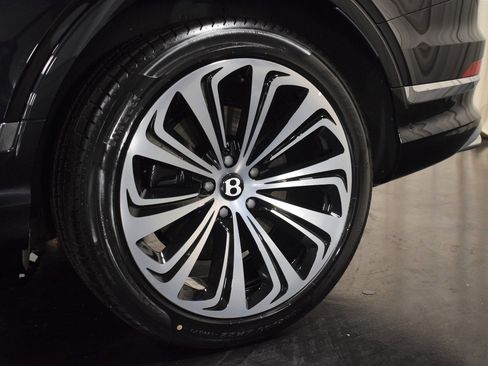 New 2024 Bentley Bentayga Extended Wheelbase image 13