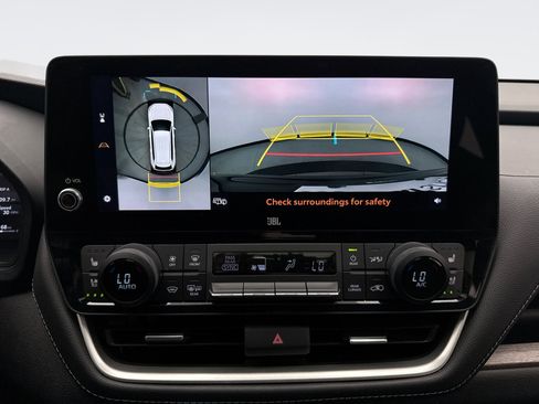 Used 2024 Toyota Grand Highlander AWD image 16