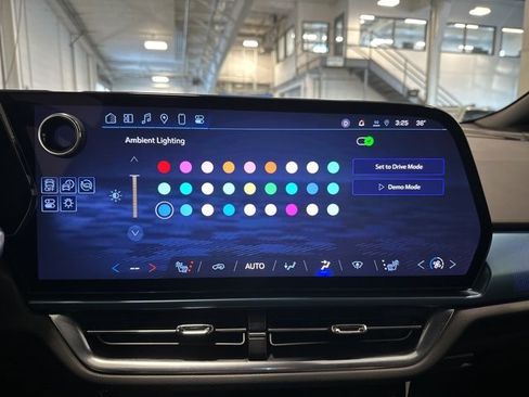 Used 2024 Chevrolet Equinox EV LT image 30