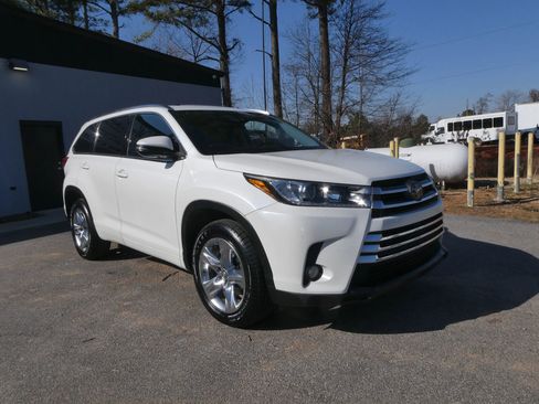 Used 2018 Toyota Highlander Limited image 3