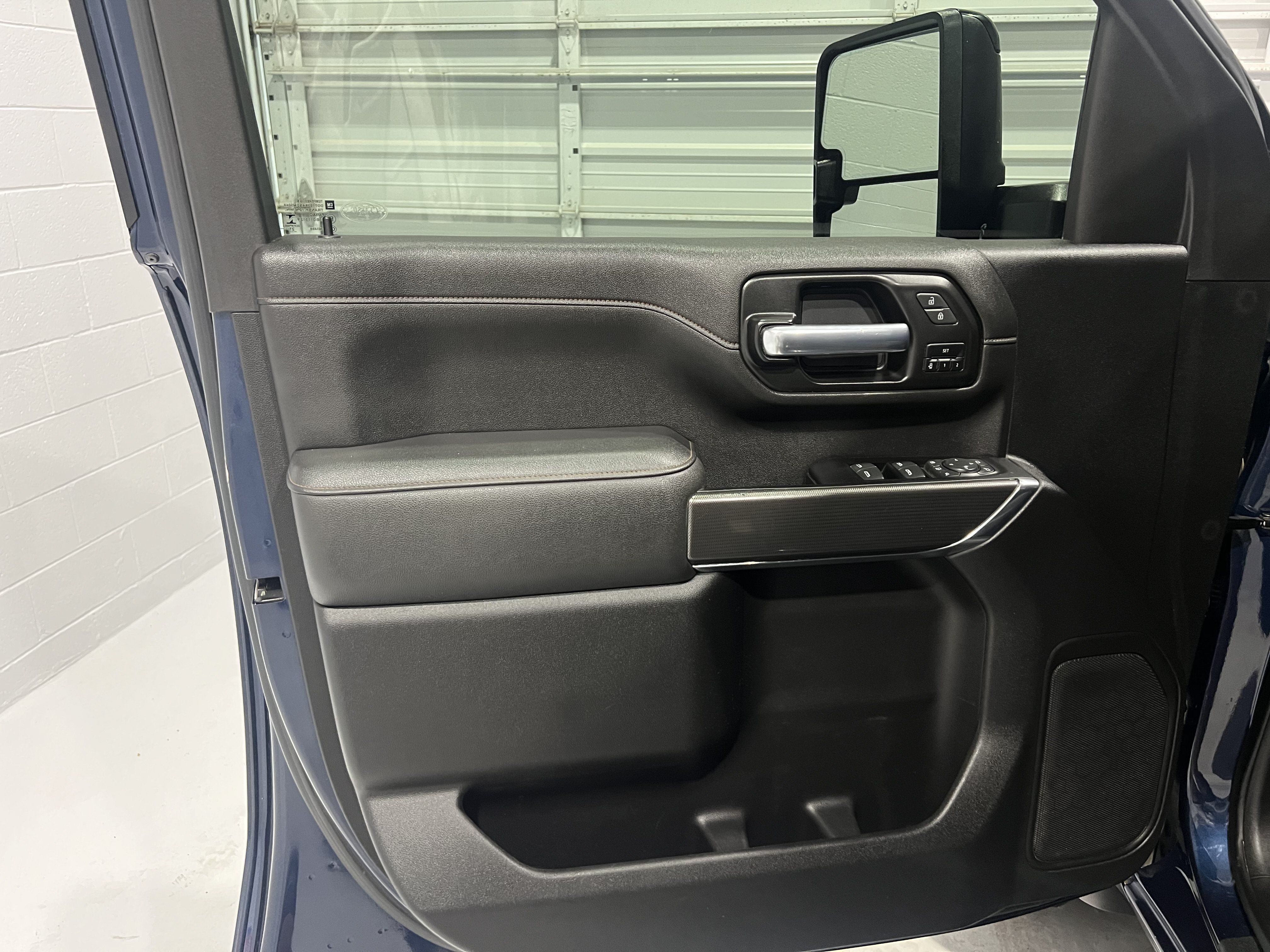 Used 2022 GMC Sierra 2500 AT4 AWD/4WD image 9