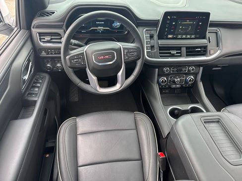 Used 2024 GMC Yukon SLT w/ SLT Premium Package image 16