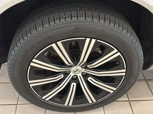 Used 2024 Volvo XC90 B6 Plus AWD/4WD image 32