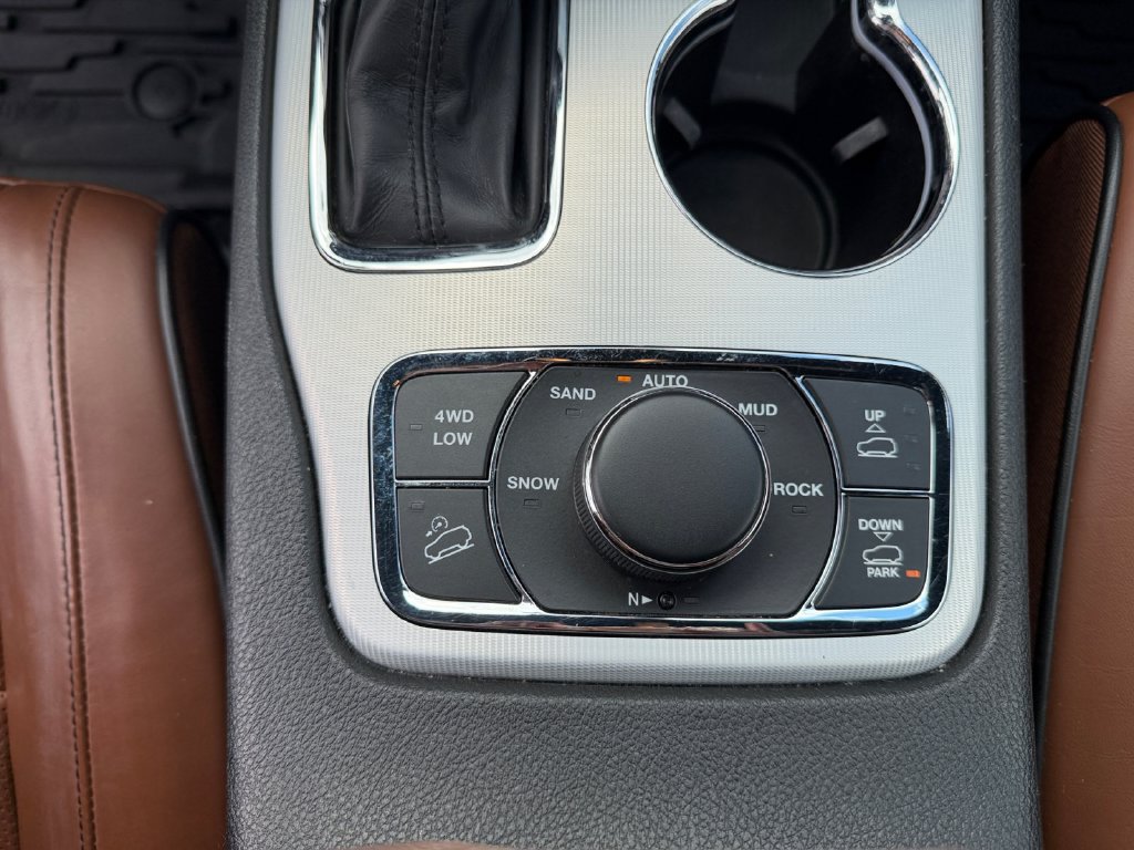 Used 2021 Jeep Grand Cherokee Summit AWD/4WD image 40