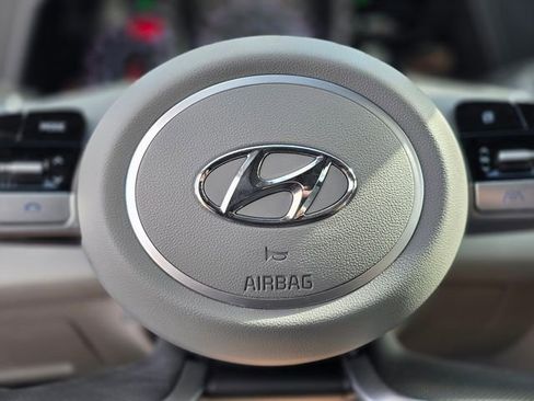 Used 2023 Hyundai Elantra SEL image 22