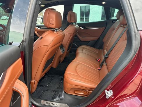 Used 2017 Maserati Levante S AWD/4WD image 10
