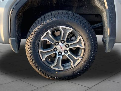 Used 2025 GMC Sierra 1500 SLT RWD image 11