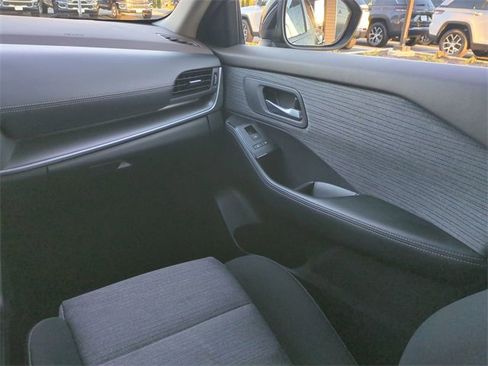 Used 2023 Nissan Rogue SV image 17