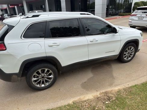 Used 2019 Jeep Cherokee Latitude Plus image 3